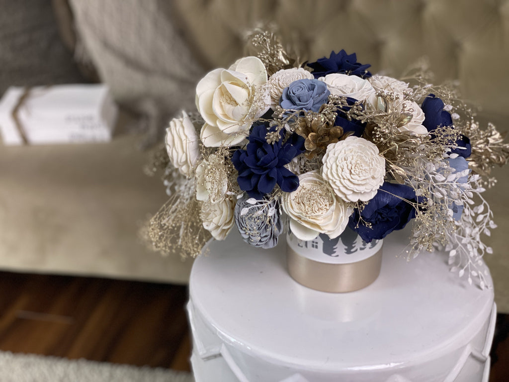 winter scene wood flower decor ideas with white and blue flowers