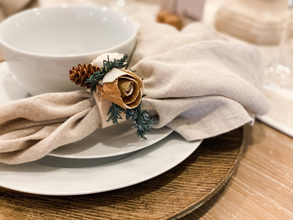 holiday christmas table place setting ideas with sola wood flowers